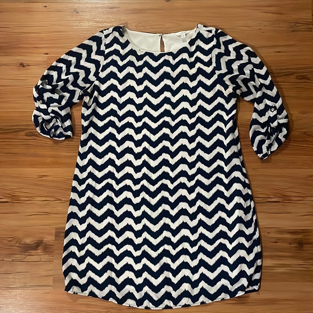 Like New Charming Charlie Chevron Shift Dress